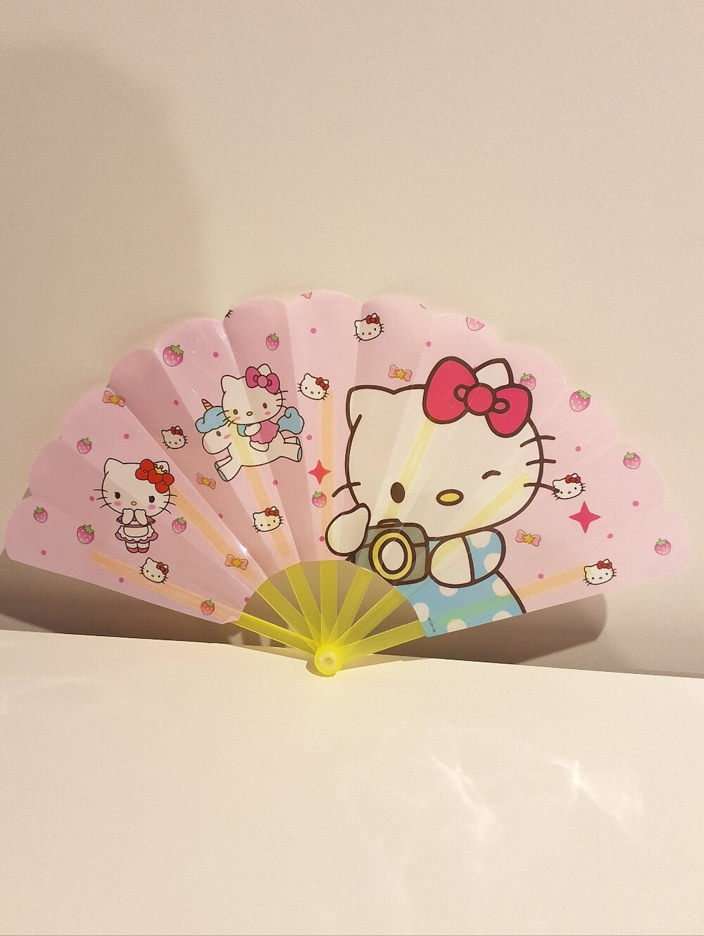 Hello Kitty Kawaii Waterproof Folding Hand Fan Plastic , NEW - Picture 1 of 4